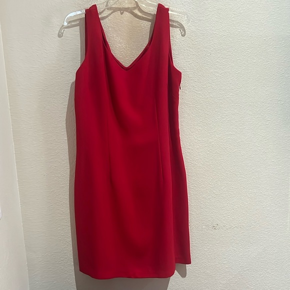Beautiful red classic dress - Picture 1 of 4